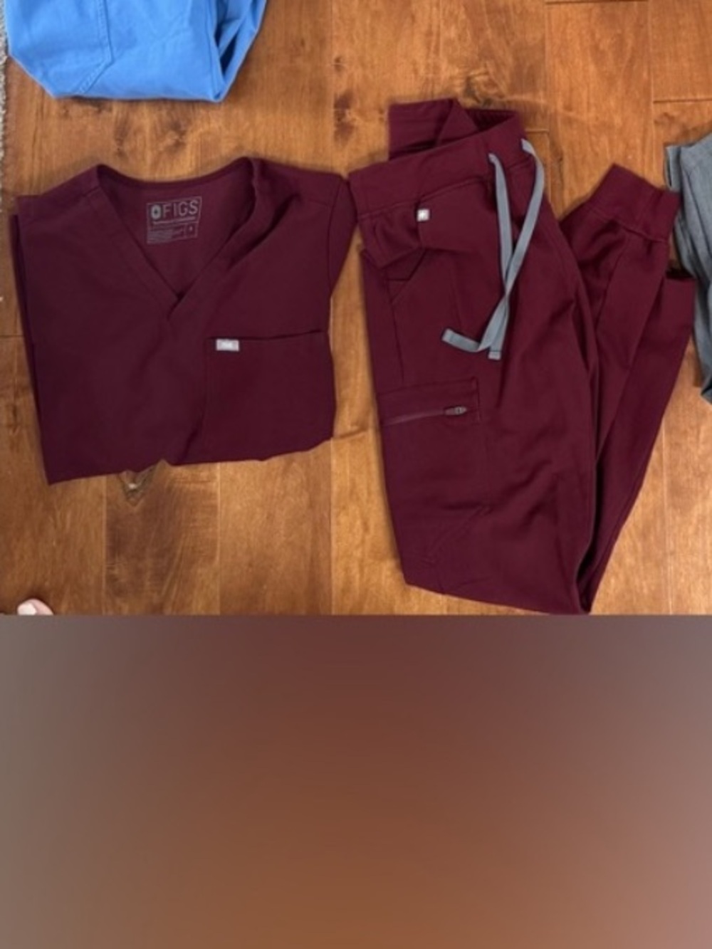 FIGS Women’s Maroon Scrub Pants & Top Set